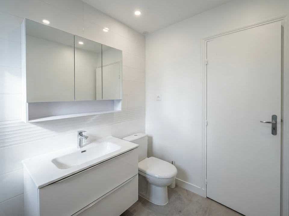 Salle de bain avant et après rénovation complète