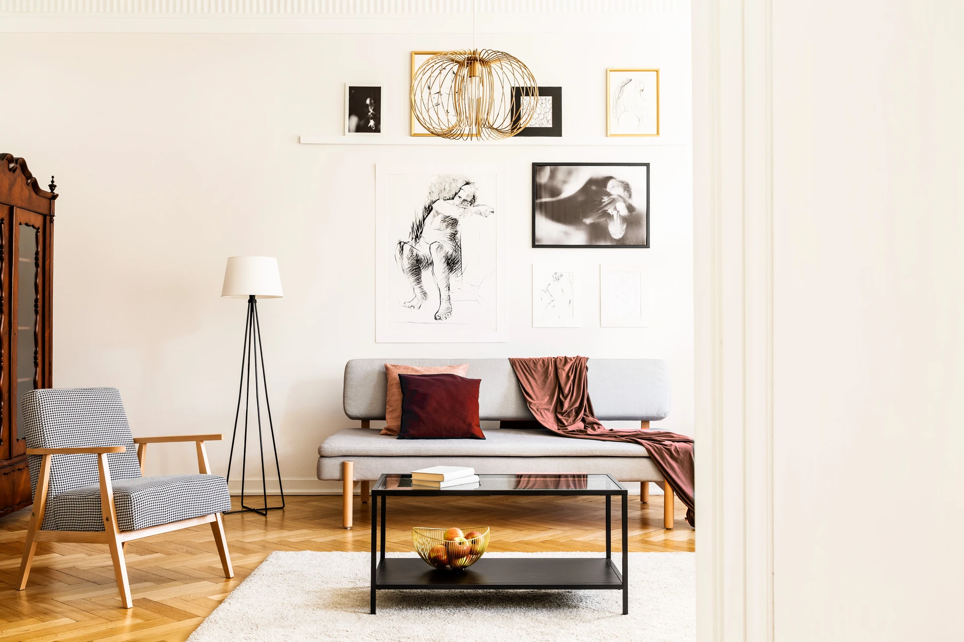 Rénovation complète d'appartement montrant la transformation avant/après